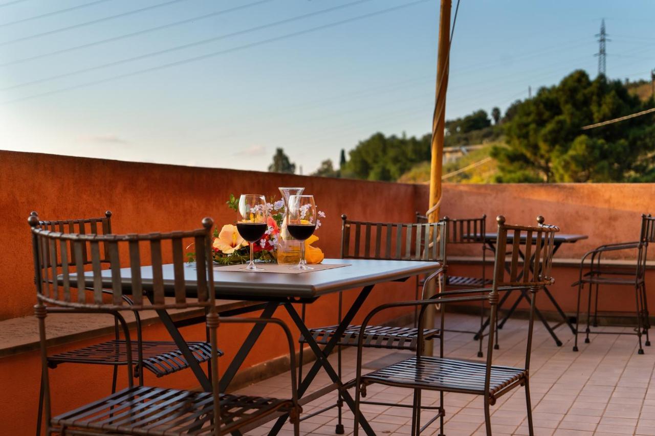 Bioagriturismo Antica Sena Milici Екстериор снимка