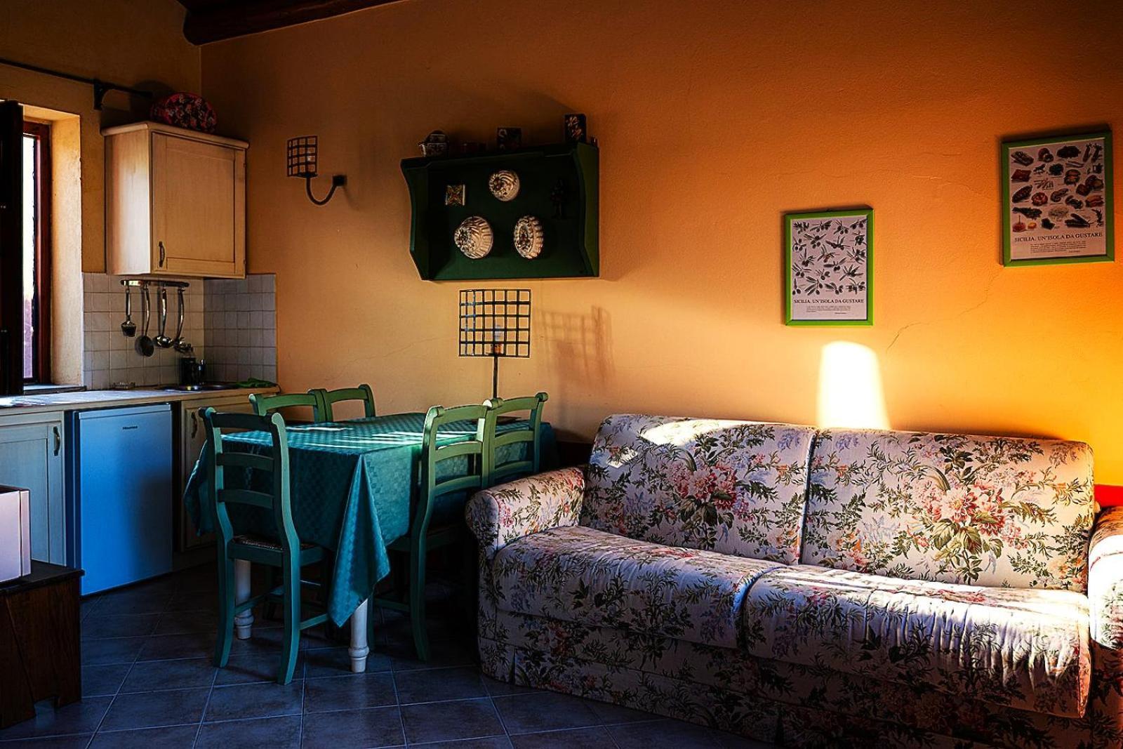 Bioagriturismo Antica Sena Milici Екстериор снимка